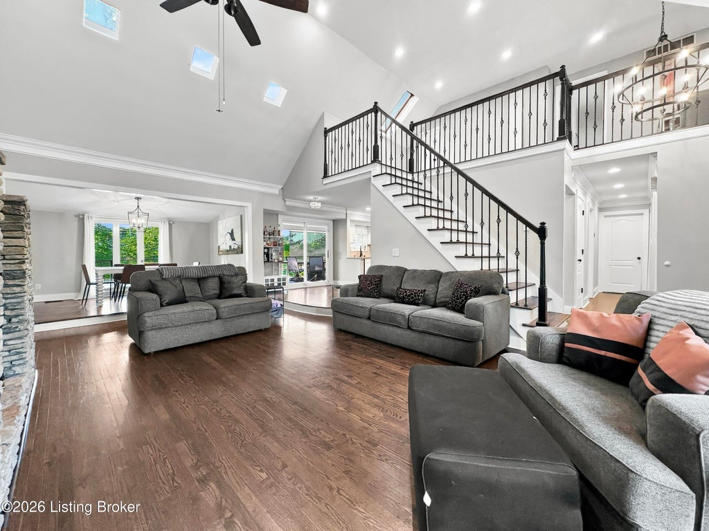 Photo of 210 Burleigh Ct, Louisville, KY 40245 (MLS # 1730700)