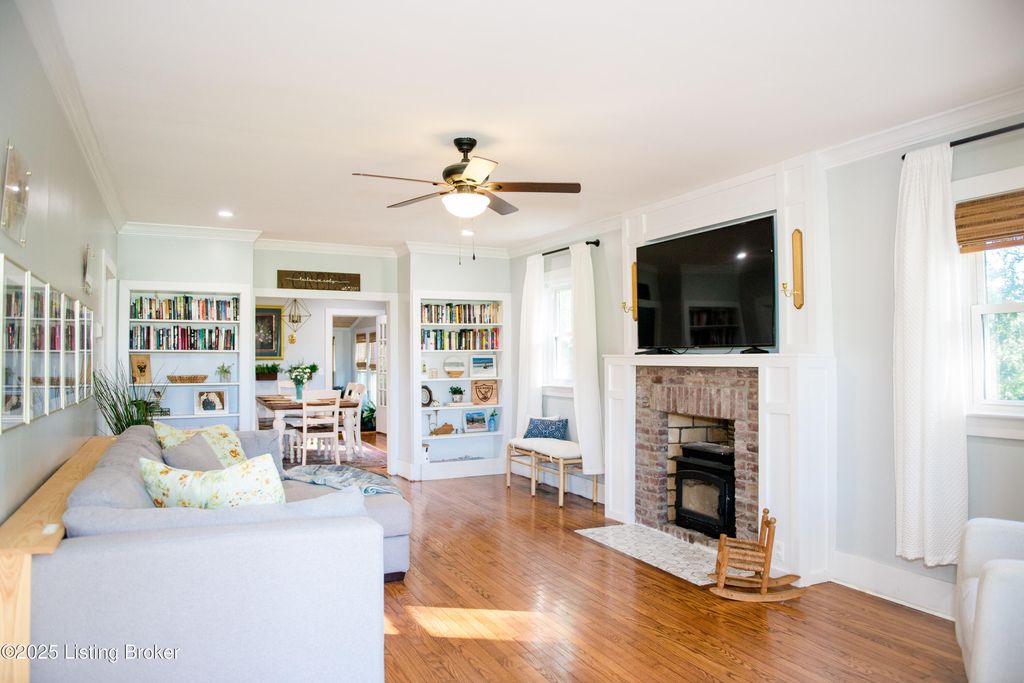 Photo of 7009 Echo Trail, Jeffersontown, KY 40299 (MLS # 1701448)