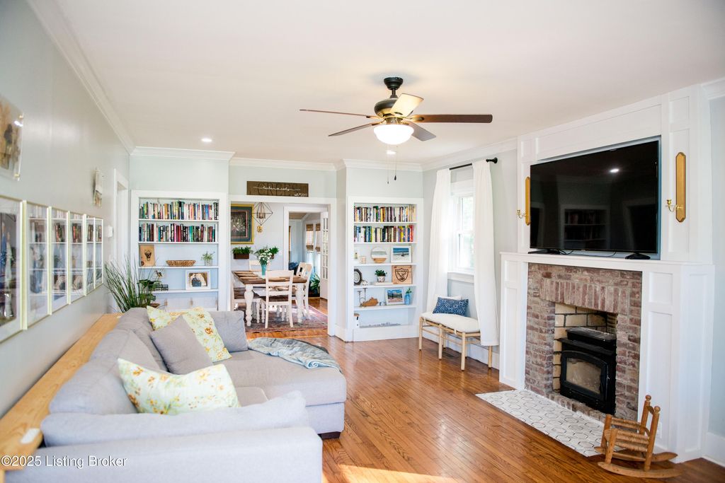Photo of 7009 Echo Trail, Jeffersontown, KY 40299 (MLS # 1701448)