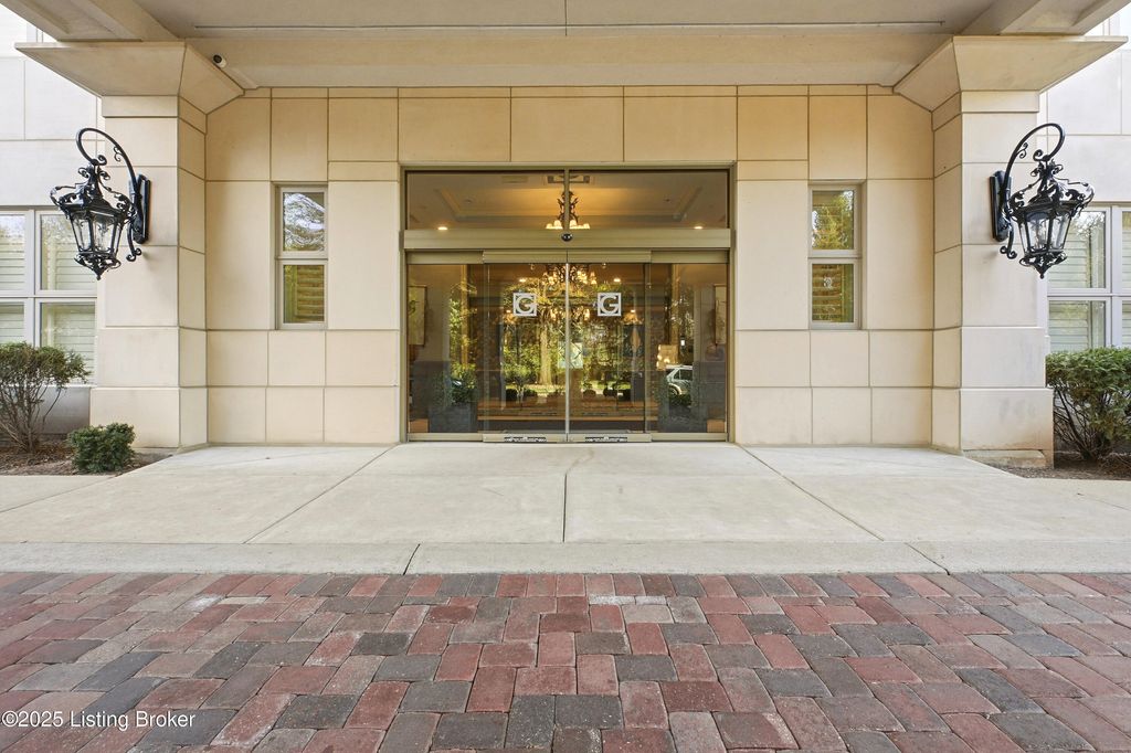 Photo of 6600 Seminary Woods Pl #906, Louisville, KY 40241 (MLS # 1703772)