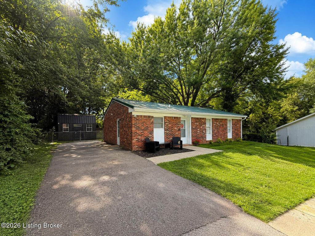 Photo of 148 Vonda Ct, Radcliff, KY 40160 (MLS # 1720585)