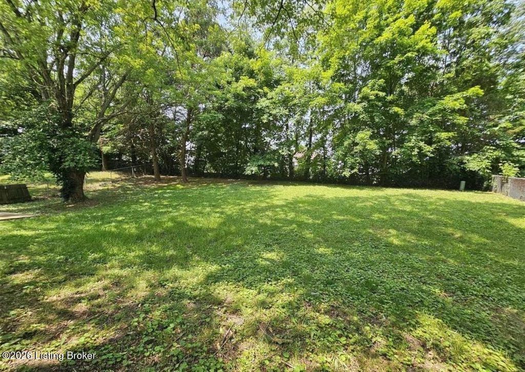 Photo of 148 Vonda Ct, Radcliff, KY 40160 (MLS # 1720585)