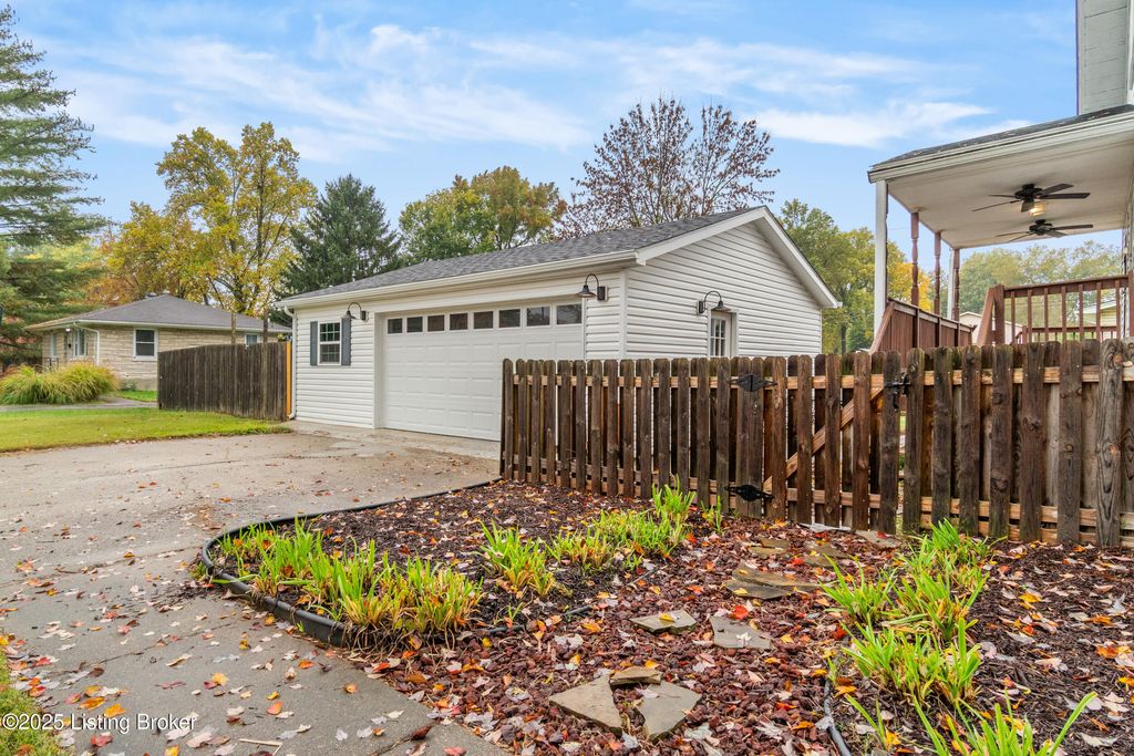 Photo of 4902 Greenwood Rd, Louisville, KY 40258 (MLS # 1706491)