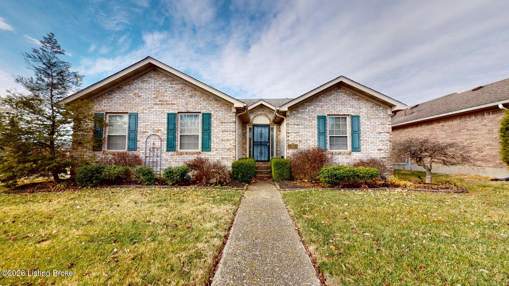 Photo of 11316 Ashbrooke Gardens Dr, Louisville, KY 40229 (MLS # 1707470)
