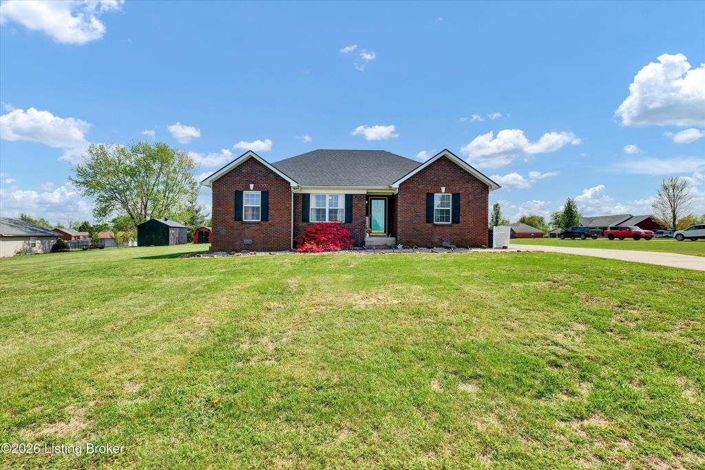 Photo of 1025 Walnut Creek Dr, Bardstown, KY 40004 (MLS # 1714090)