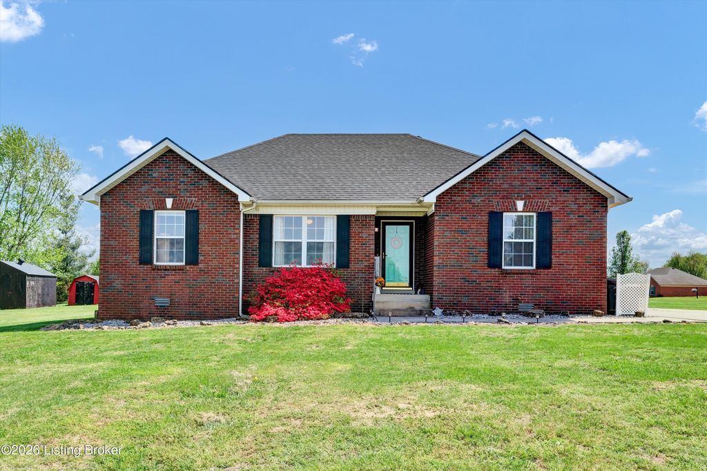 Photo of 1025 Walnut Creek Dr, Bardstown, KY 40004 (MLS # 1714090)