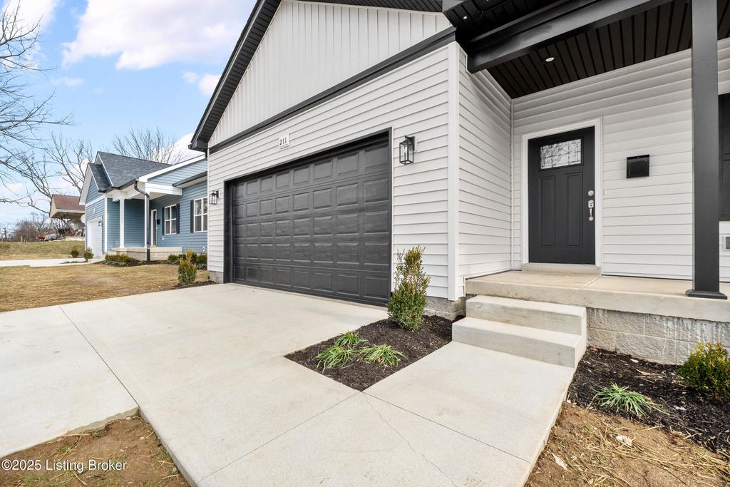 Photo of 211 Alreva Rd, Louisville, KY 40216 (MLS # 1705700)