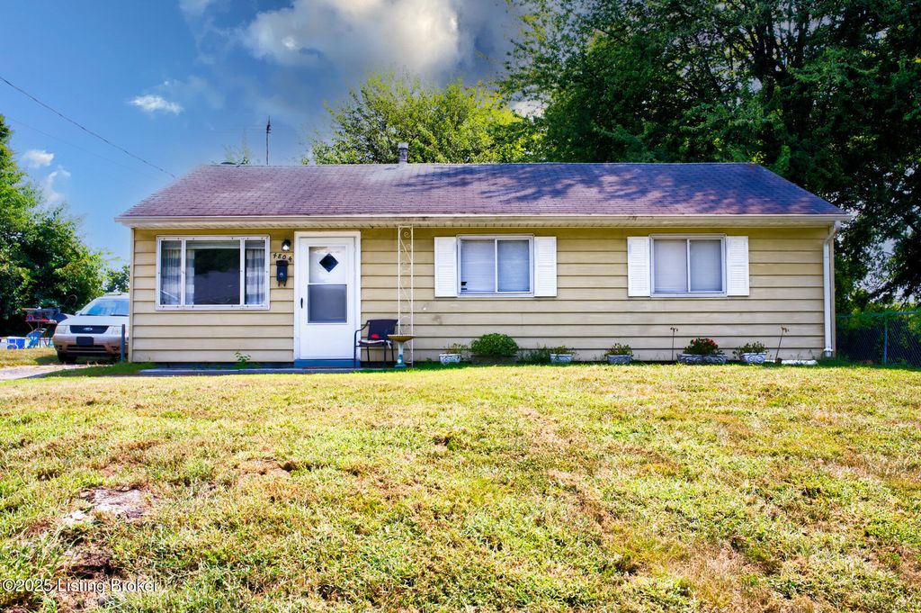 Photo of 4804 Granada Dr, Louisville, KY 40272 (MLS # 1706831)
