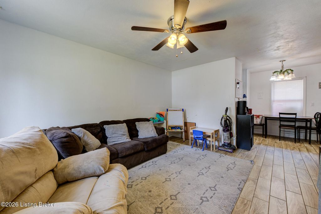 Photo of 4804 Granada Dr, Louisville, KY 40272 (MLS # 1706831)