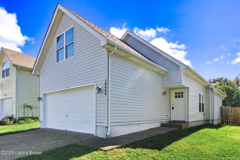 Photo of 10600 Pinoak View Dr, Louisville, KY 40299 (MLS # 1700233)