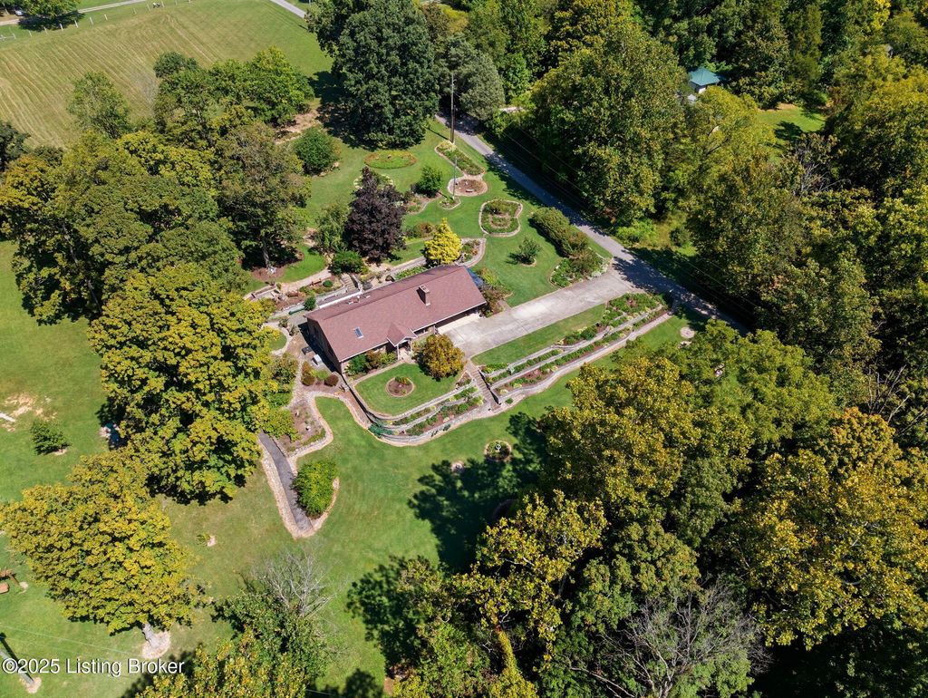 Photo of 9701 Fern Creek Rd, Louisville, KY 40291 (MLS # 1705153)