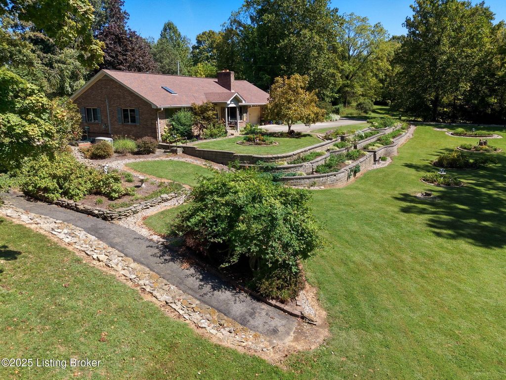 Photo of 9701 Fern Creek Rd, Louisville, KY 40291 (MLS # 1705153)