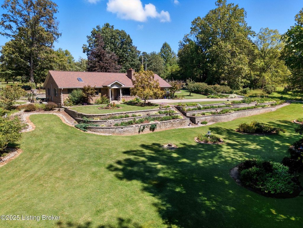 Photo of 9701 Fern Creek Rd, Louisville, KY 40291 (MLS # 1705153)