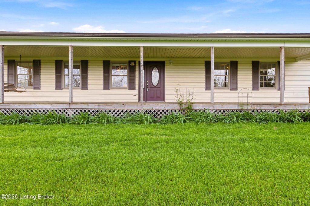 Photo of 2040 Crystal Cove Dr, La Grange, KY 40031 (MLS # 1714183)