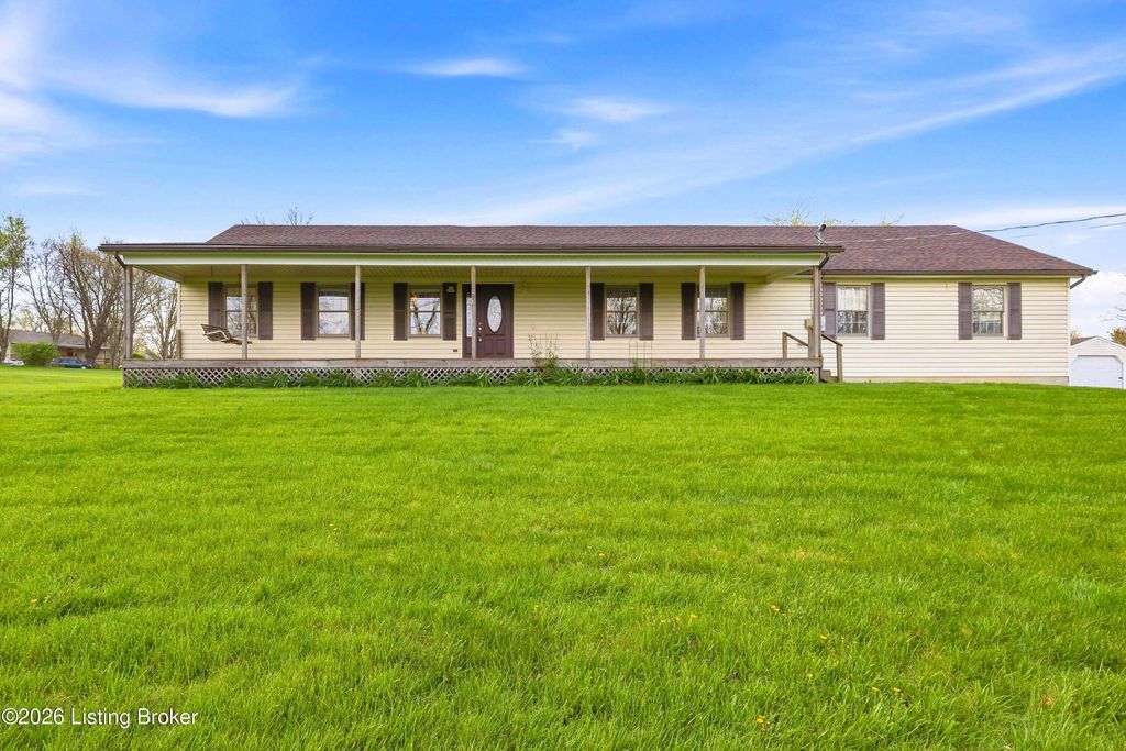 Photo of 2040 Crystal Cove Dr, La Grange, KY 40031 (MLS # 1714183)