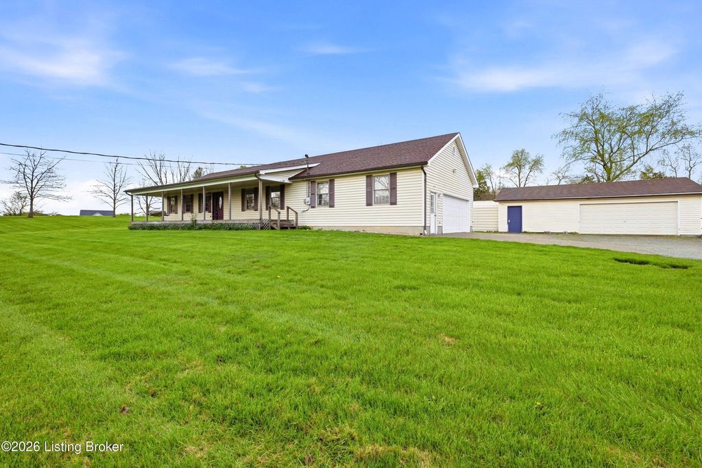 Photo of 2040 Crystal Cove Dr, La Grange, KY 40031 (MLS # 1714183)