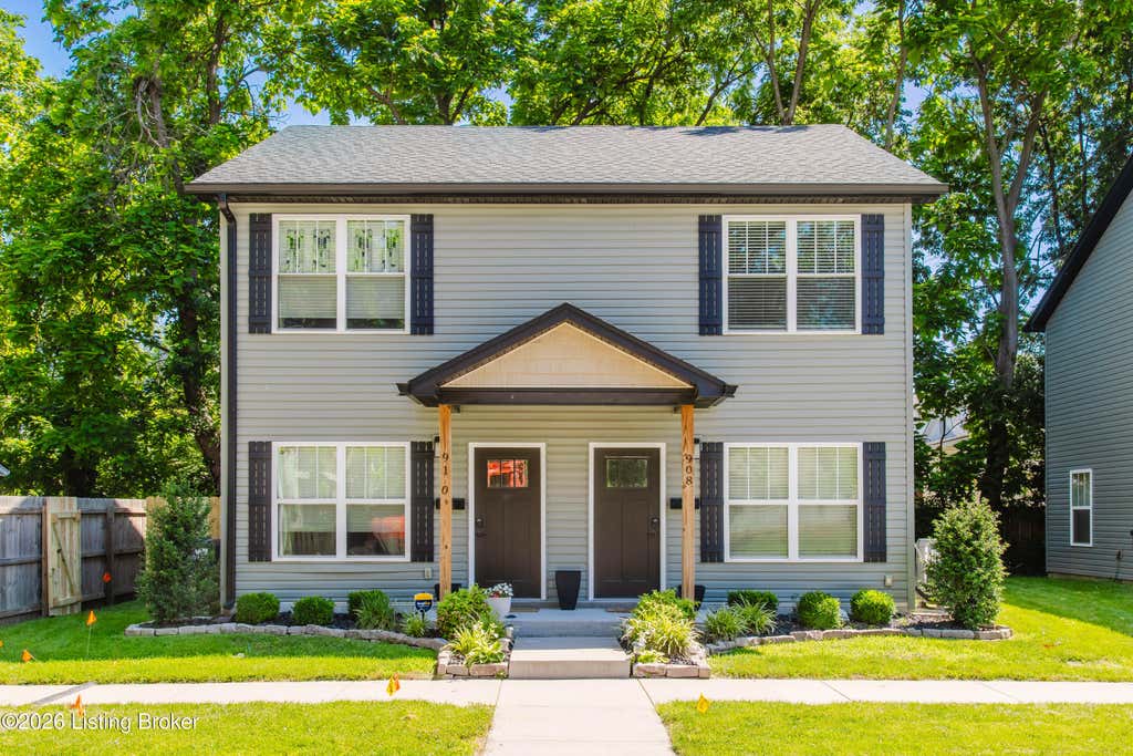 Photo of 908 Mechanic St, Jeffersonville, IN 47130 (MLS # 1719476)