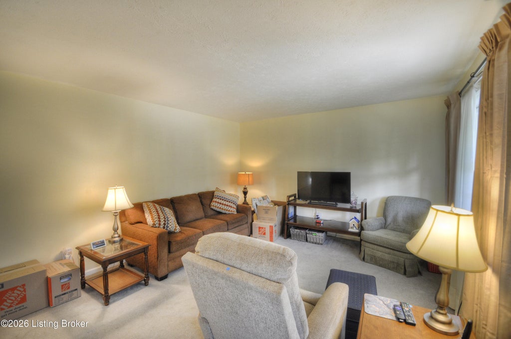 Photo of 5502 Bruns Dr, Louisville, KY 40216 (MLS # 1731141)