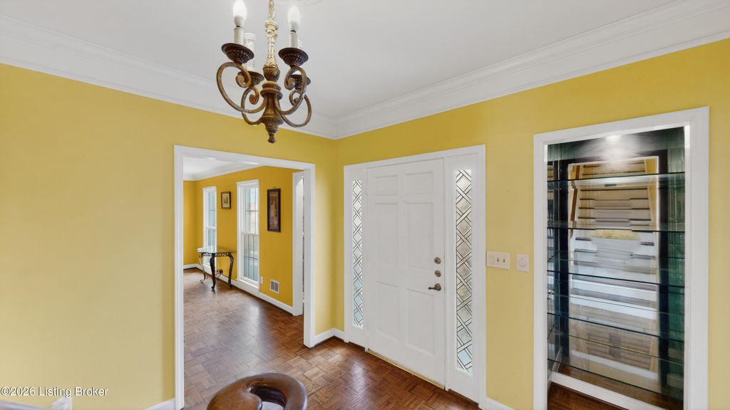 Photo of 2406 Phoenix Hill Dr, Louisville, KY 40207 (MLS # 1711823)