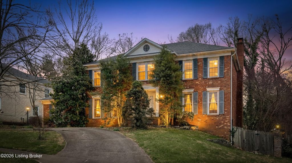 Photo of 2406 Phoenix Hill Dr, Louisville, KY 40207 (MLS # 1711823)