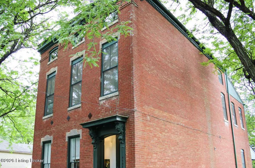 Photo of 1425 Quincy St, Louisville, KY 40206 (MLS # 1714457)