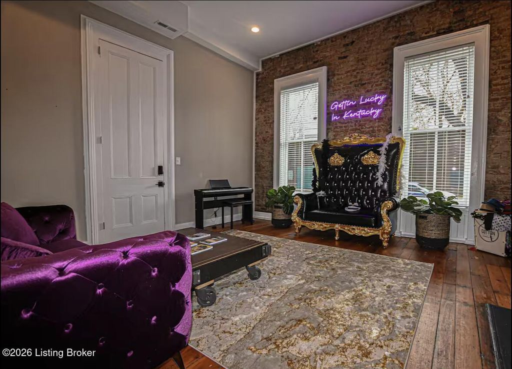 Photo of 1425 Quincy St, Louisville, KY 40206 (MLS # 1714457)