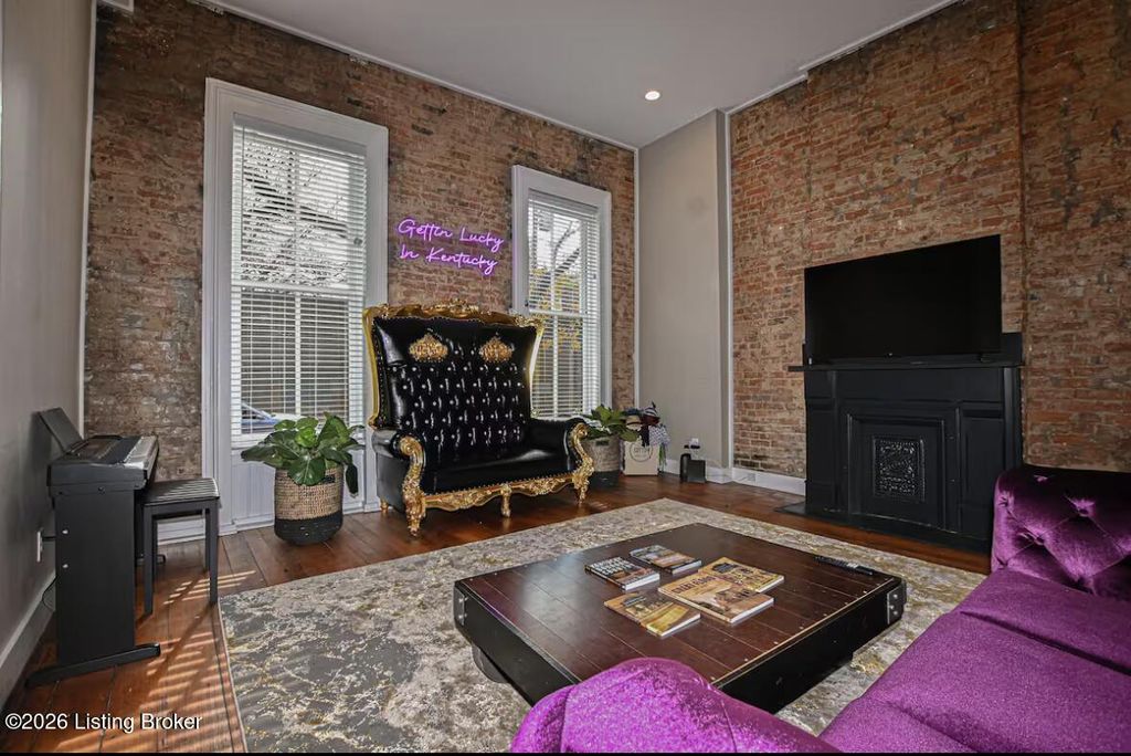 Photo of 1425 Quincy St, Louisville, KY 40206 (MLS # 1714457)