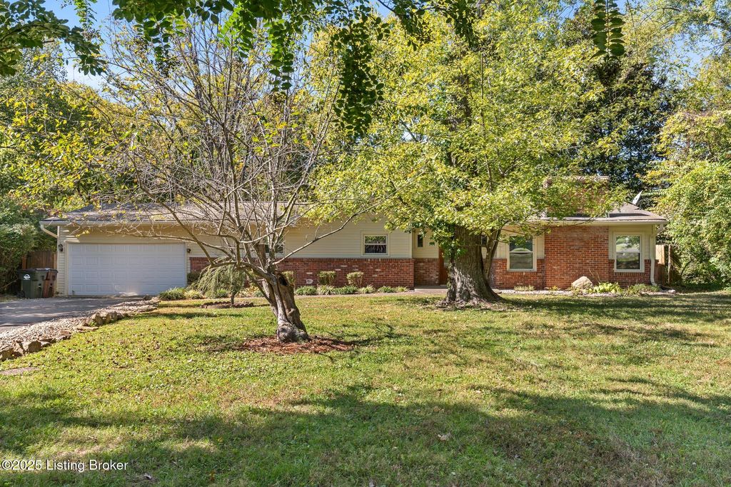 Photo of 5808 Bonfire Dr, Louisville, KY 40207 (MLS # 1701439)