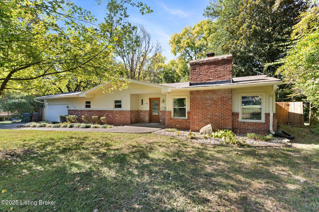 Photo of 5808 Bonfire Dr, Louisville, KY 40207 (MLS # 1701439)