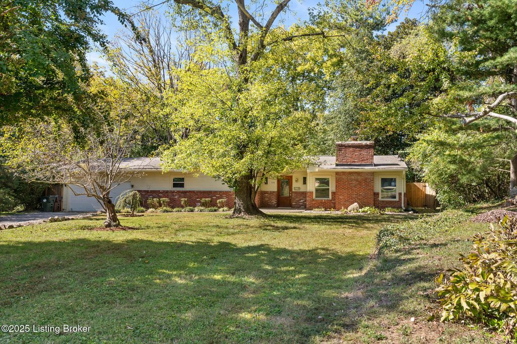 Photo of 5808 Bonfire Dr, Louisville, KY 40207 (MLS # 1701439)