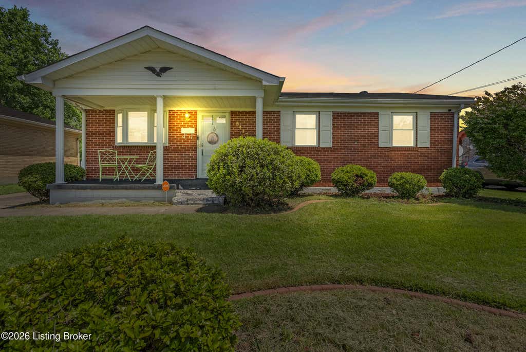 Photo of 5417 Logwood Ave, Louisville, KY 40272 (MLS # 1723491)