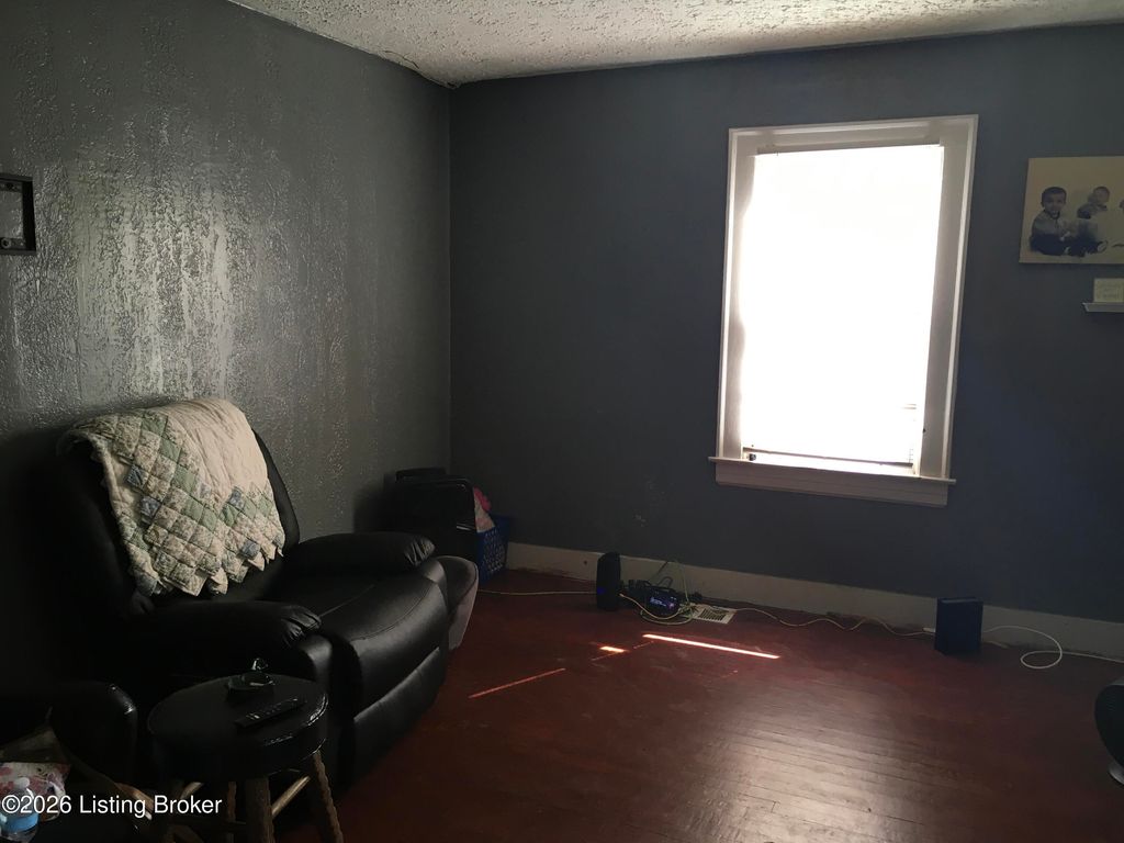 Photo of 5111 Terry Rd, Louisville, KY 40216 (MLS # 1723977)
