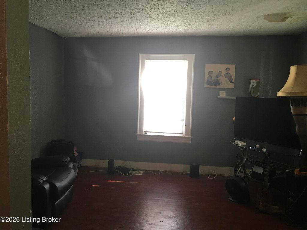 Photo of 5111 Terry Rd, Louisville, KY 40216 (MLS # 1723977)