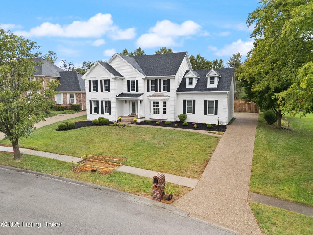 Photo of 14305 Glensford Pl, Louisville, KY 40245 (MLS # 1700155)