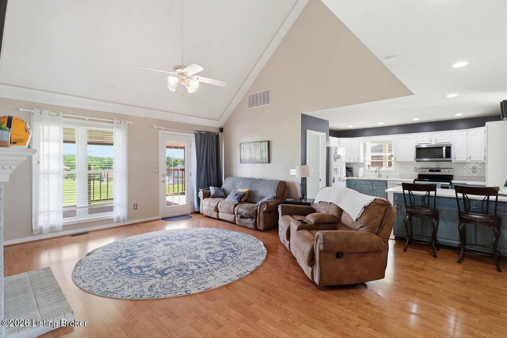 Photo of 462 Millers Crossing, Shepherdsville, KY 40165 (MLS # 1720308)