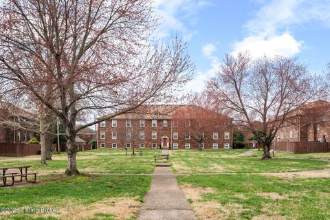 Photo of 1008 Lake Way #D2, Louisville, KY 40222 (MLS # 1712883)