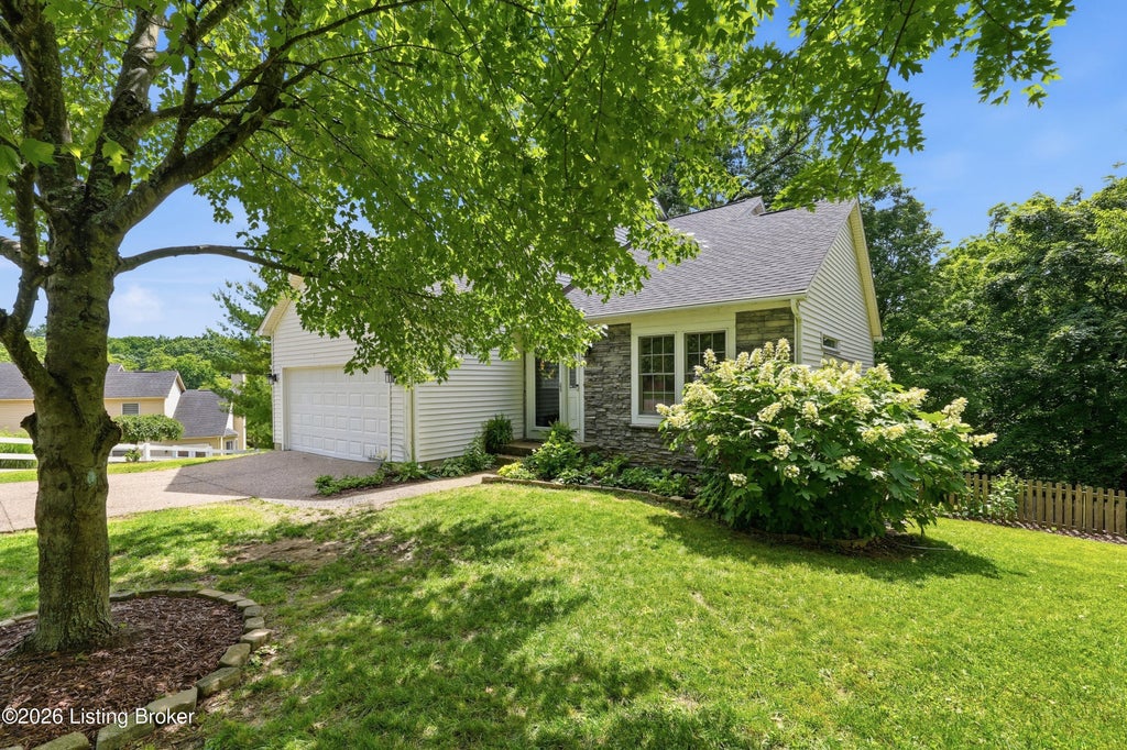 Photo of 3100 Annadale Ct, Louisville, KY 40299 (MLS # 1719916)