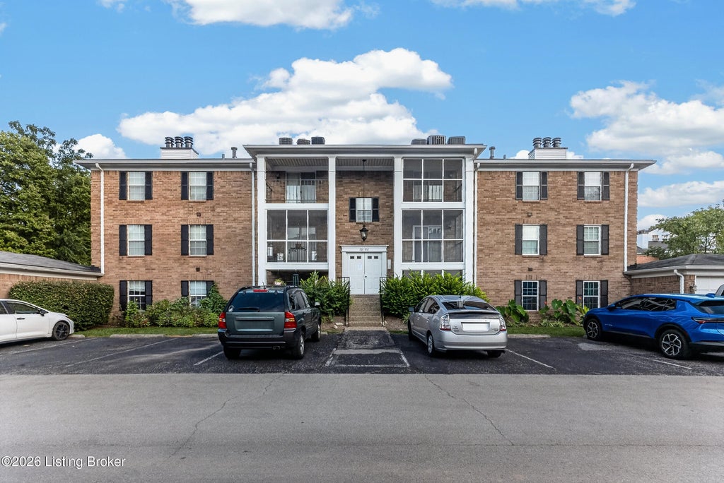 Photo of 709 Donard Park Ave, Louisville, KY 40218 (MLS # 1727740)