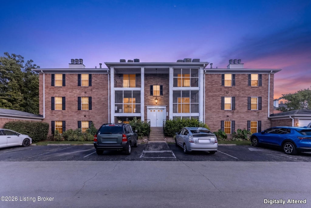 Photo of 709 Donard Park Ave, Louisville, KY 40218 (MLS # 1727740)