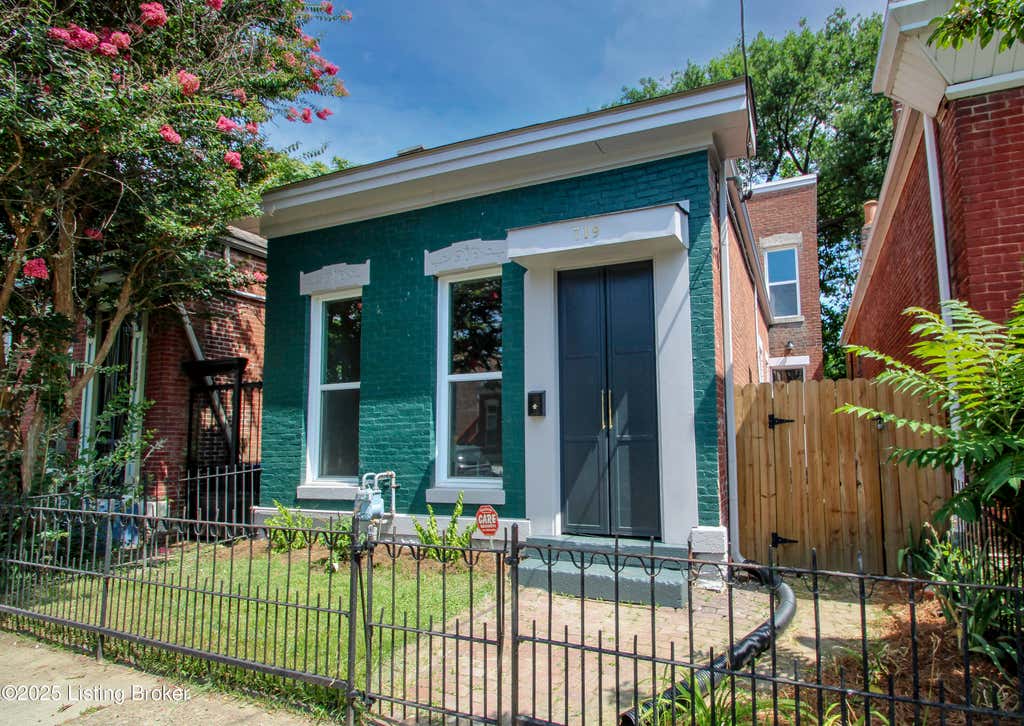 Photo of 719 Lampton St, Louisville, KY 40203 (MLS # 1724515)