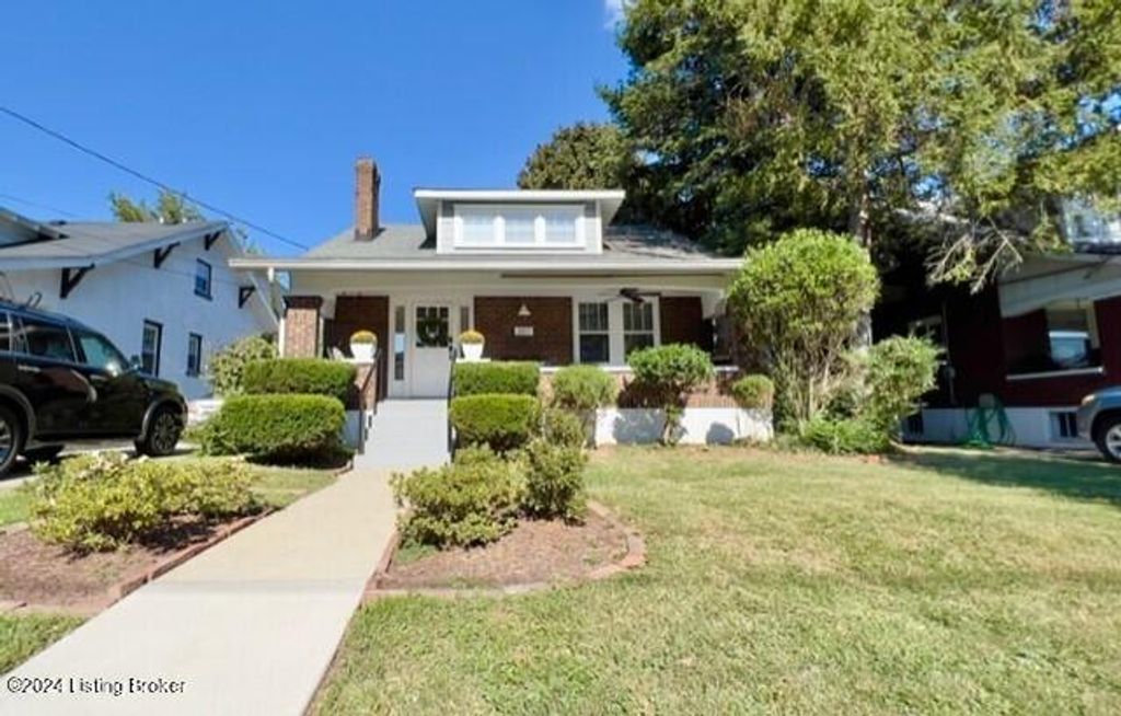 Photo of 207 Fairlawn Rd, Louisville, KY 40207 (MLS # 1712001)