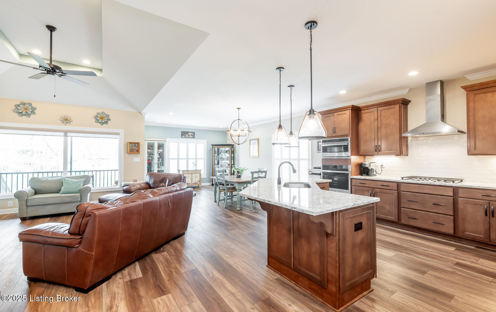 2416 Middle Creek Ct, Fisherville, Kentucky image 6