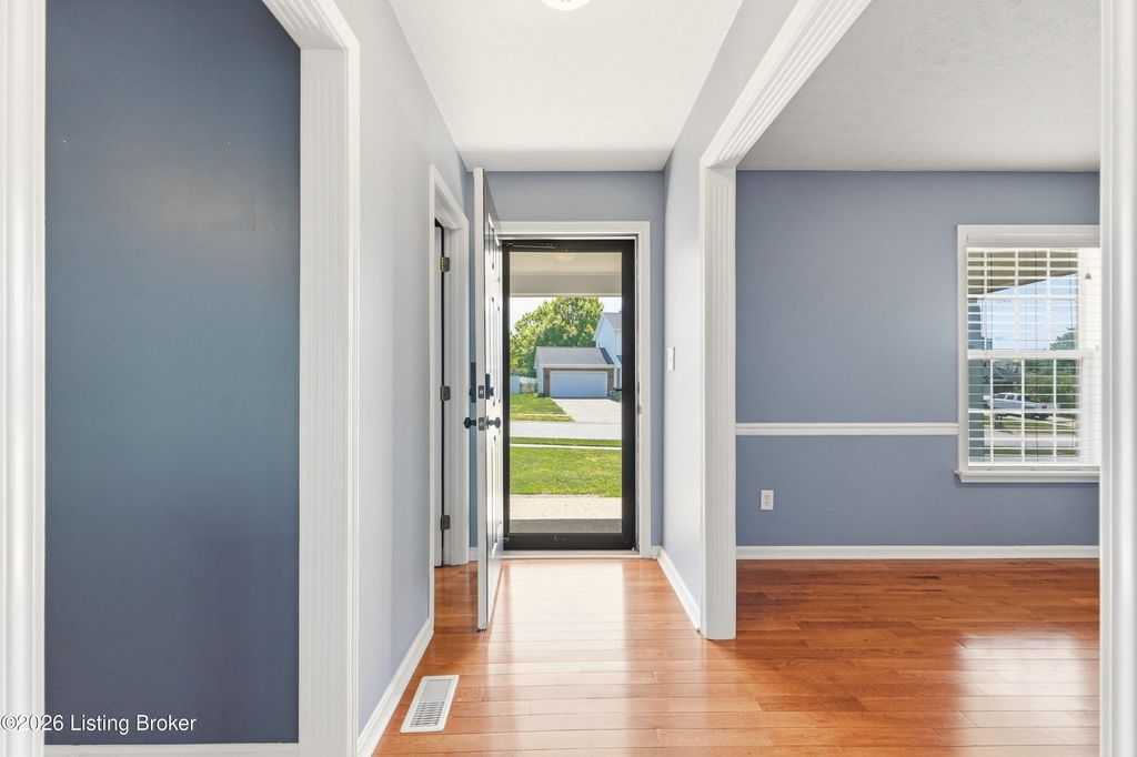 Photo of 5007 Oakbrook Dr, Louisville, KY 40245 (MLS # 1715340)