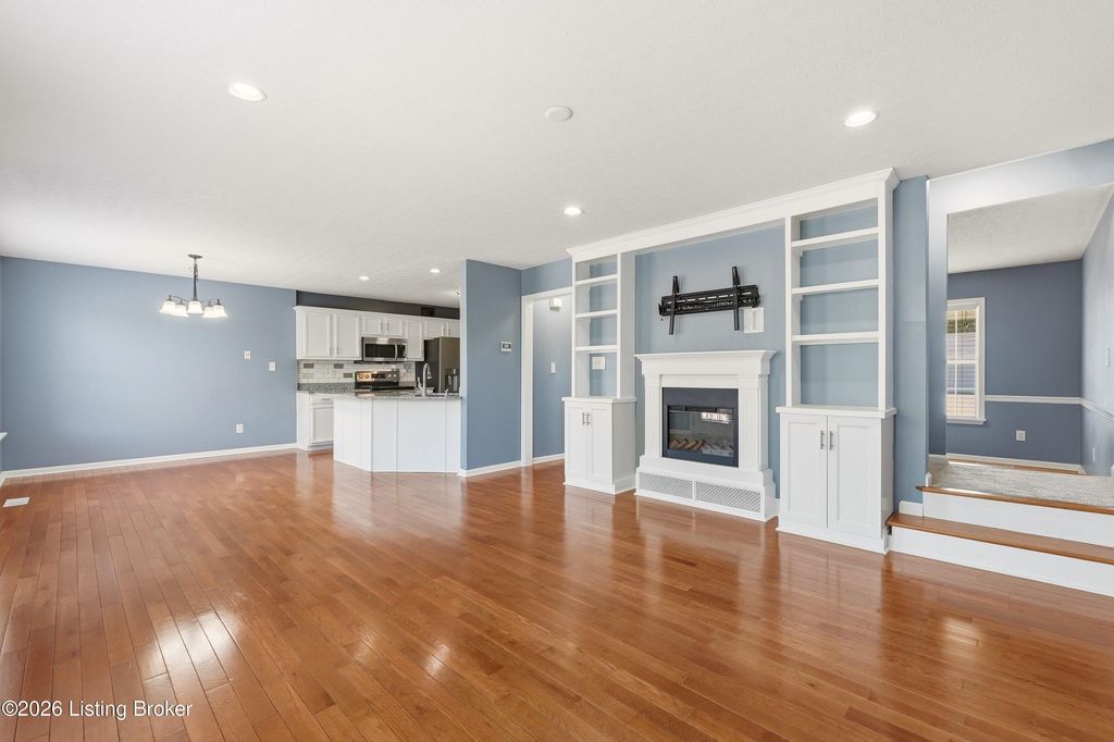 Photo of 5007 Oakbrook Dr, Louisville, KY 40245 (MLS # 1715340)