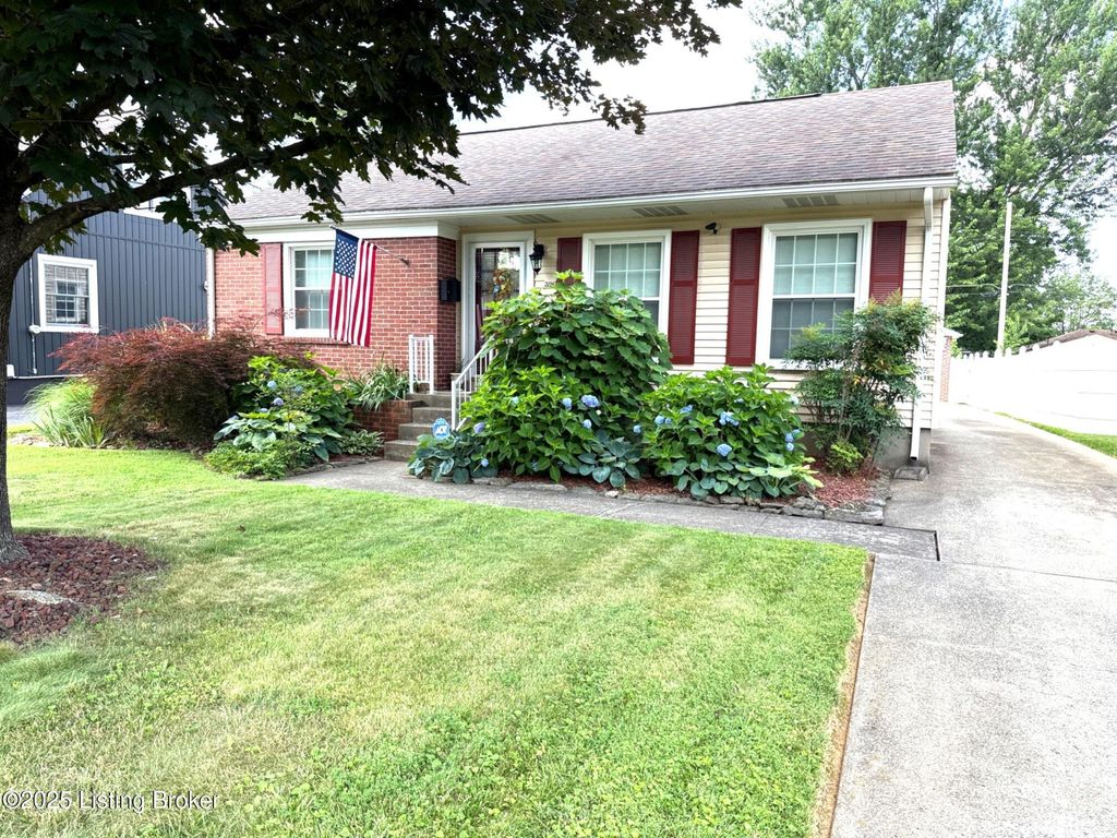 Photo of 3126 Horton Ave, Louisville, KY 40220 (MLS # 1705953)
