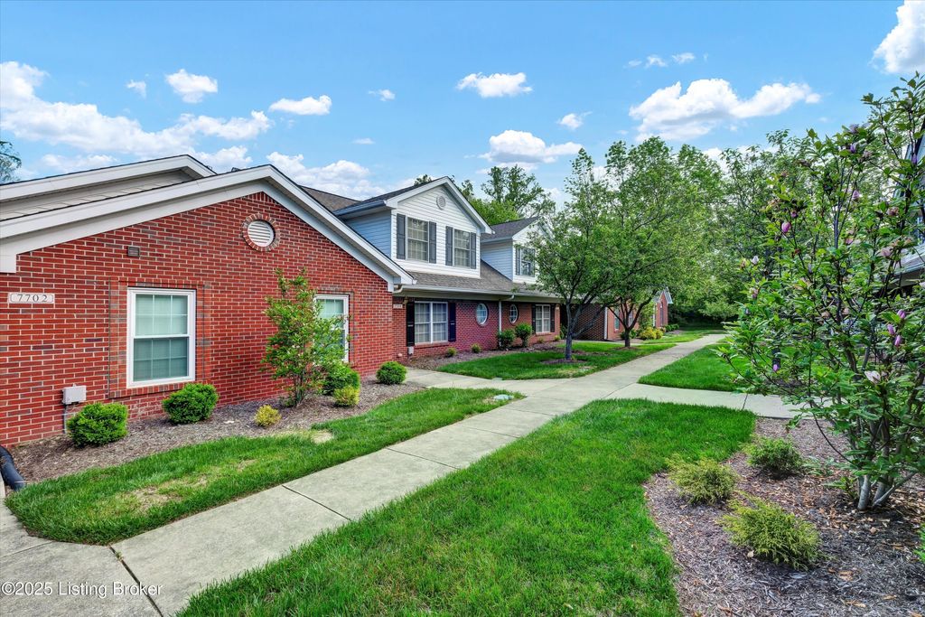 Photo of 7704 Turtle Run Ct, Prospect, KY 40059 (MLS # 1685214)