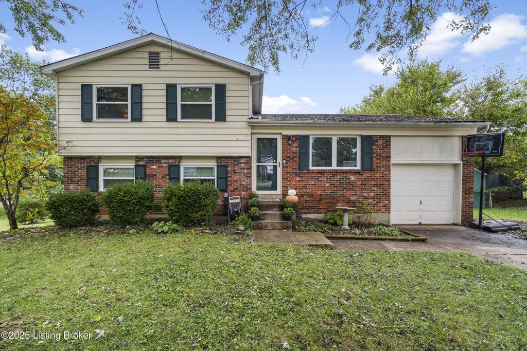 Photo of 6125 Park Rd, Crestwood, KY 40014 (MLS # 1699278)