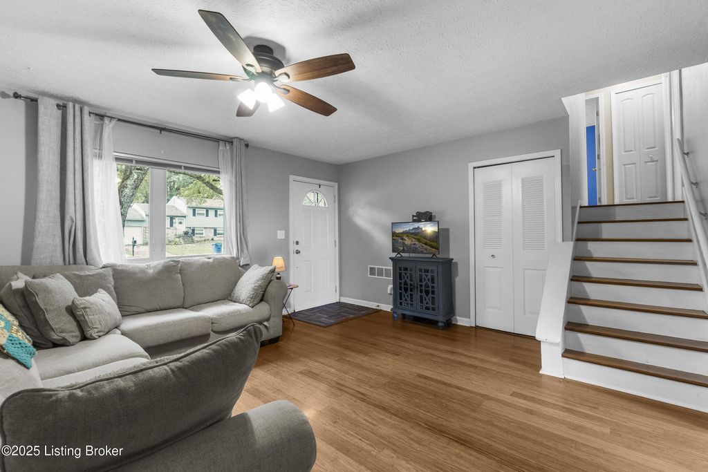 Photo of 6125 Park Rd, Crestwood, KY 40014 (MLS # 1699278)
