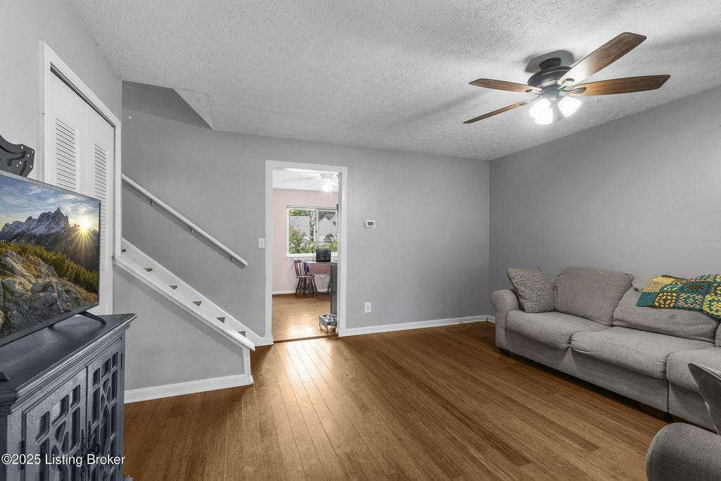 Photo of 6125 Park Rd, Crestwood, KY 40014 (MLS # 1699278)