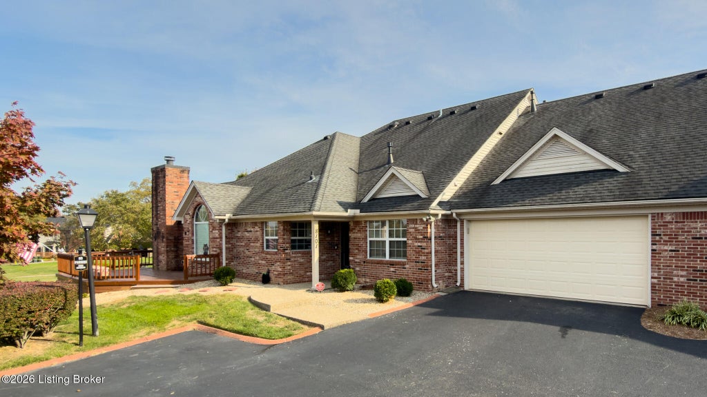 Photo of 8101 Sawgrass Ct, Louisville, KY 40291 (MLS # 1733072)